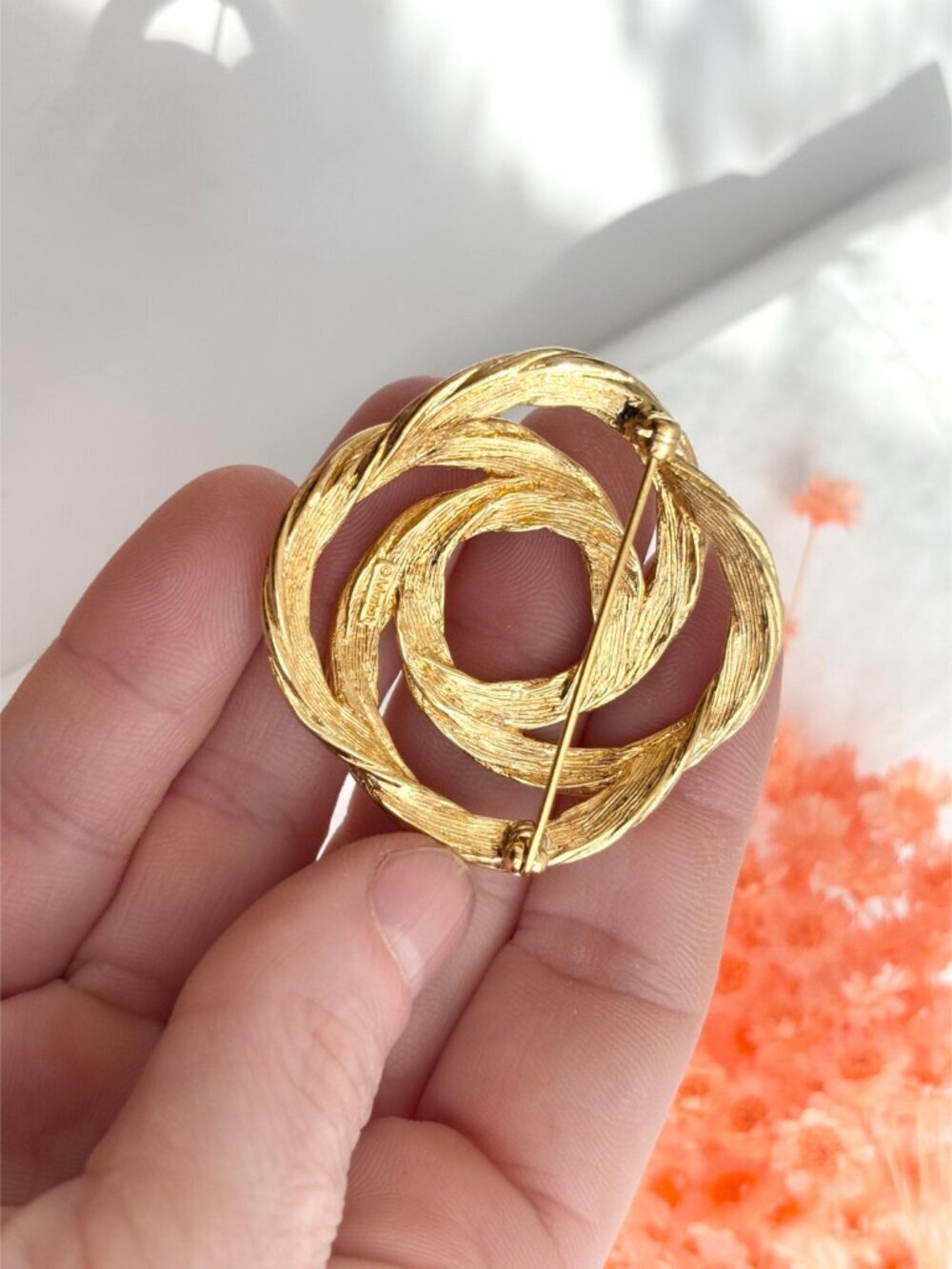 Monet Signed Abstract Braided Gold Toned 80's Vintage Costume Jewelry Brooch - Picture 3 of 8
